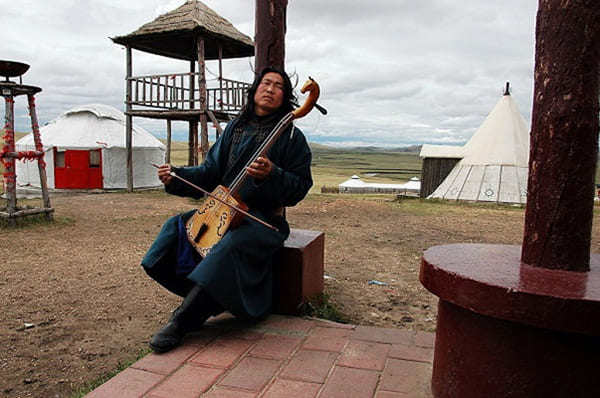民族宗教：蒙古族