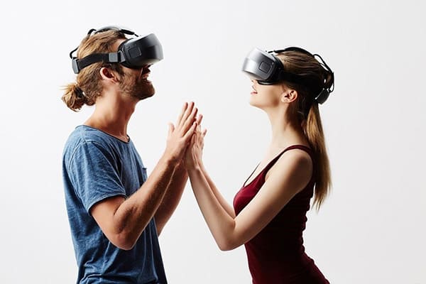 人文科技：VR